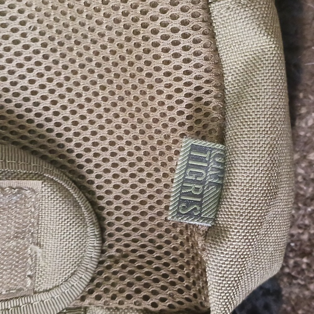 One tigris size medium back pack for dogs